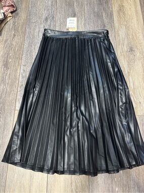 Faux Leather Pleated A-Line Skirt - Black